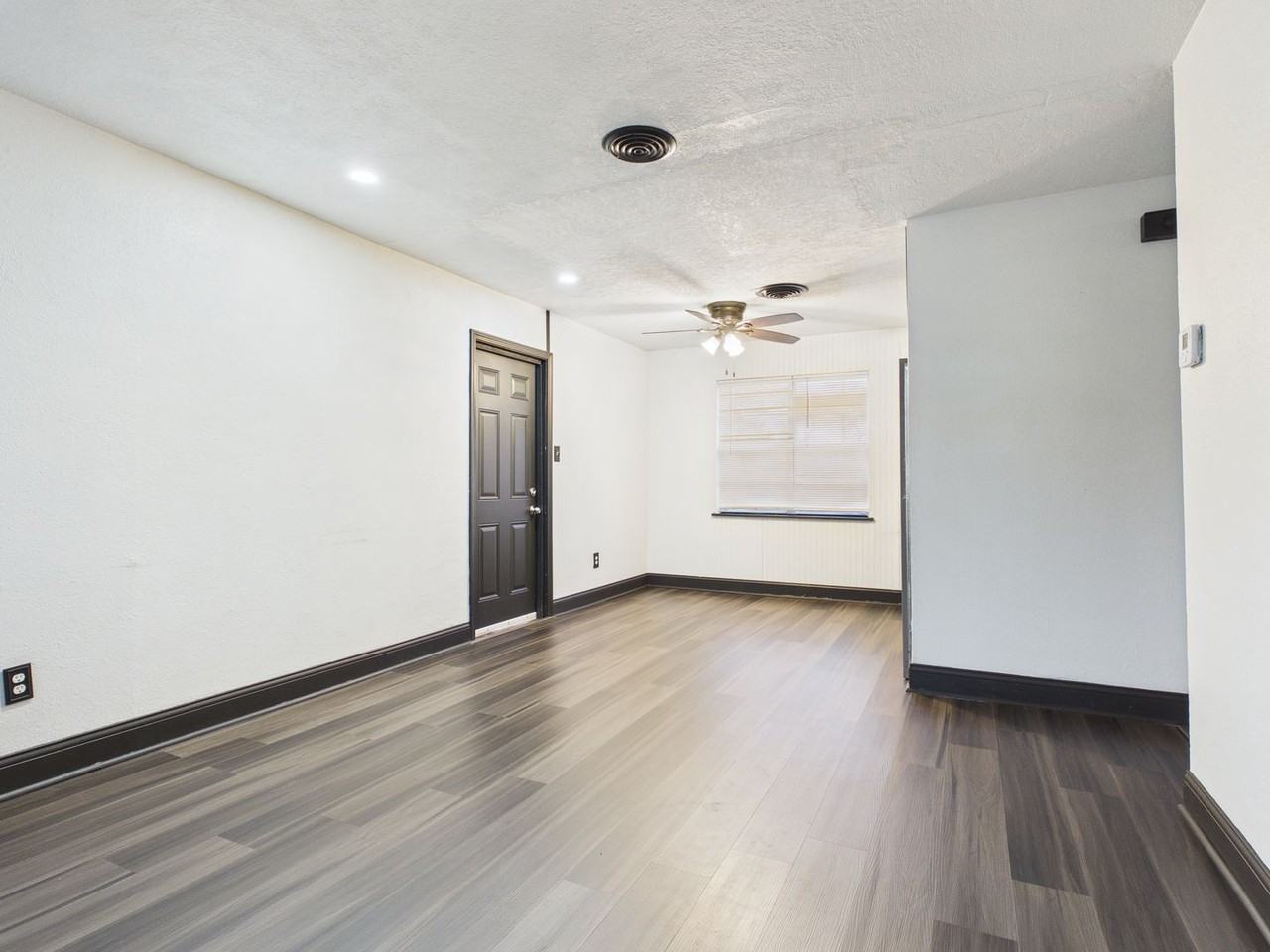 619 Sw 45th St - Photo 5 of 27