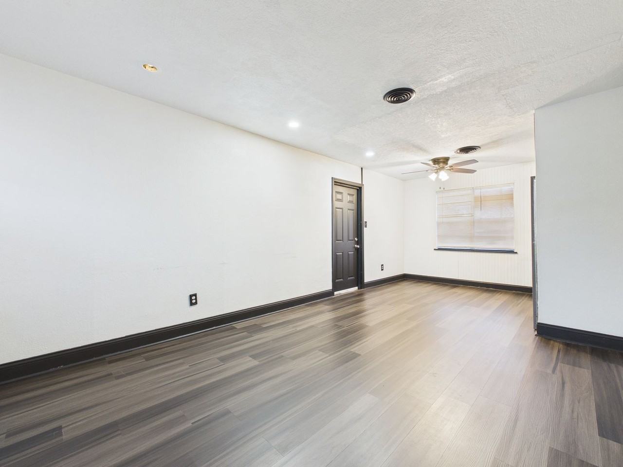 619 Sw 45th St - Photo 6 of 27