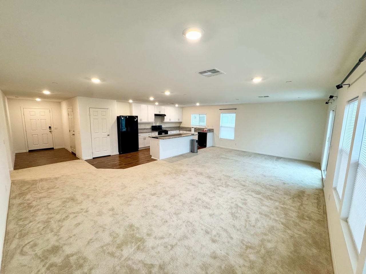 2061 E Donatello St - Photo 5 of 30