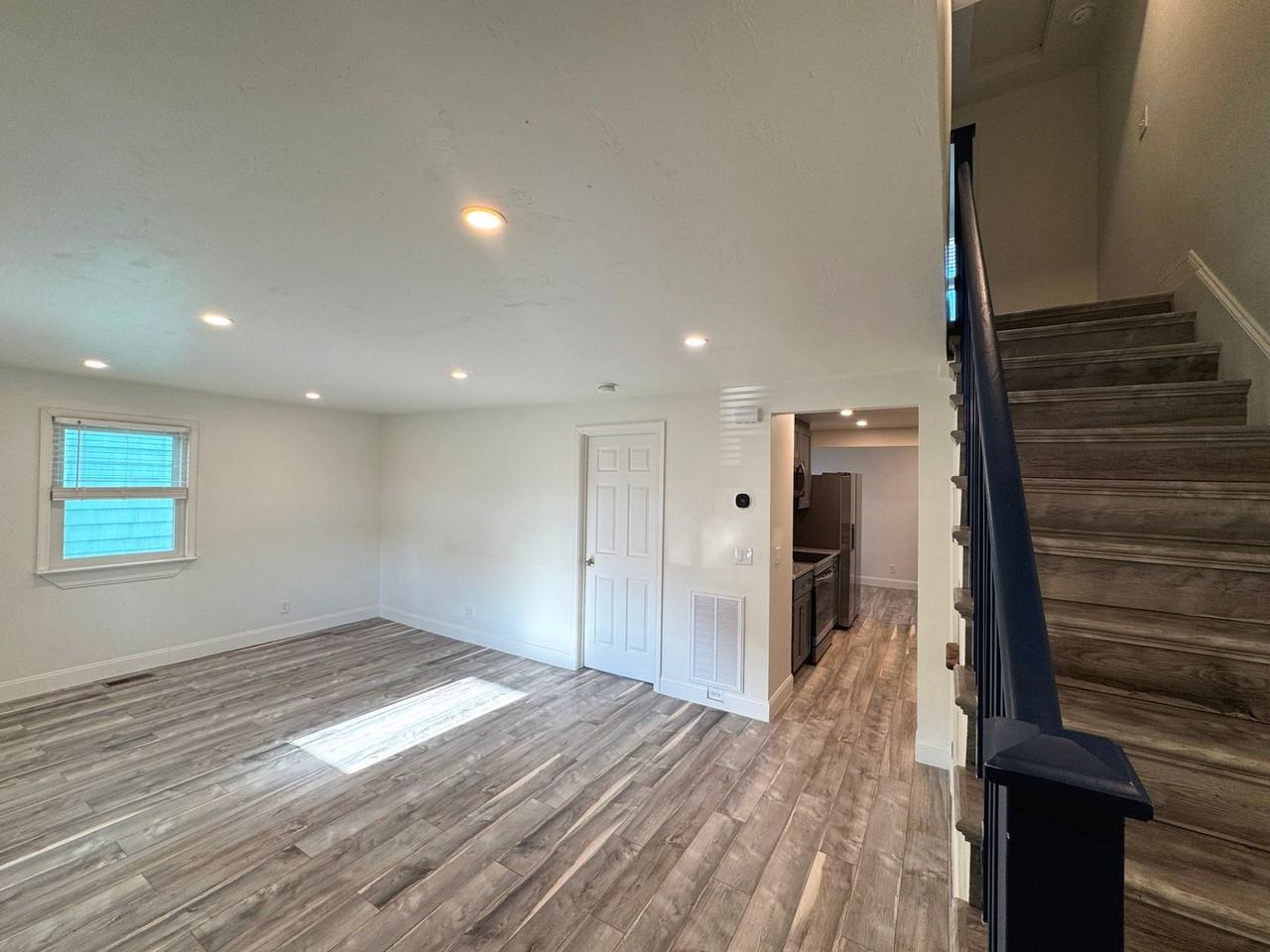 9643 Atlans St - Photo 7 of 26