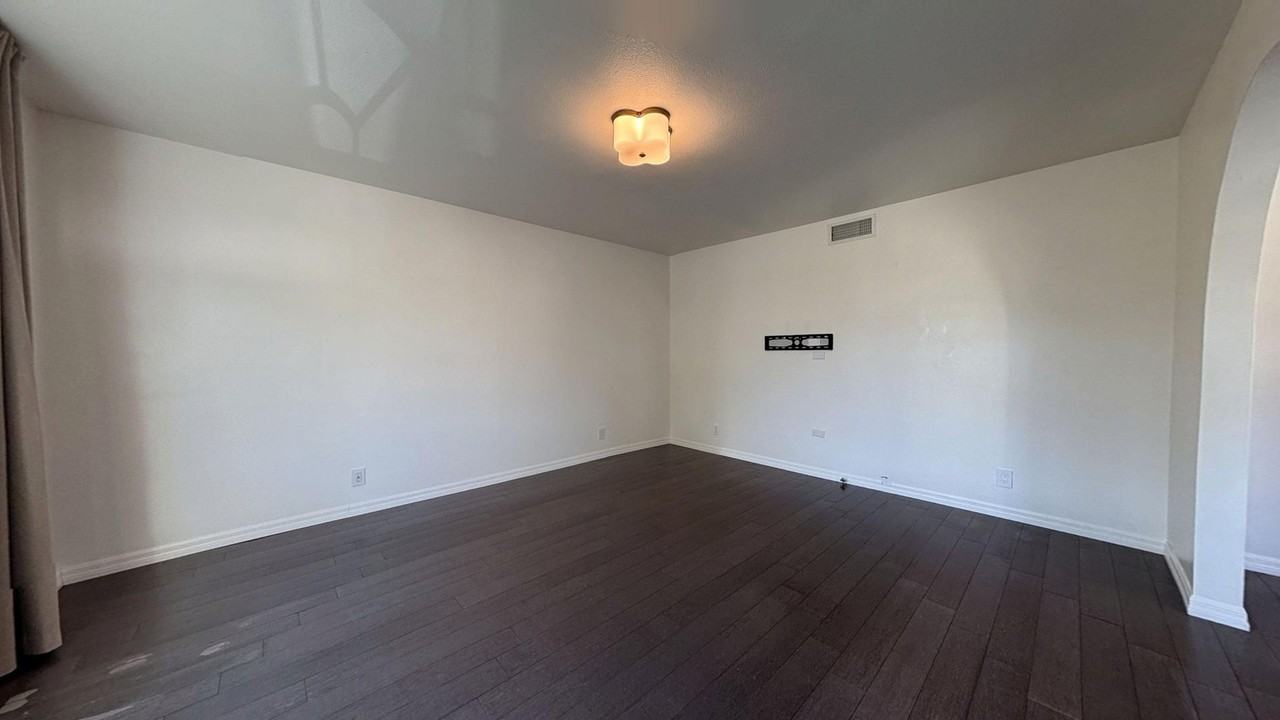 1054 W Clifton Ave - Photo 4 of 24