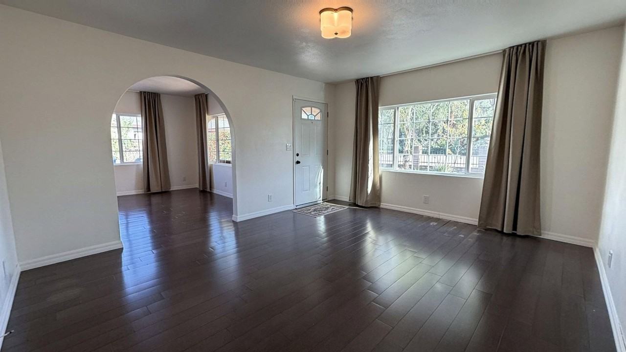 1054 W Clifton Ave - Photo 5 of 24