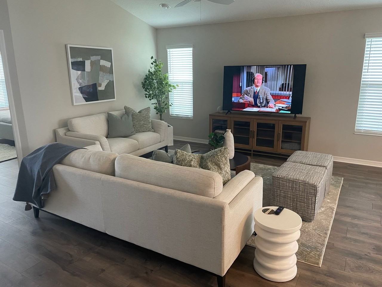 1750 Debellis Ln - Photo 2 of 34