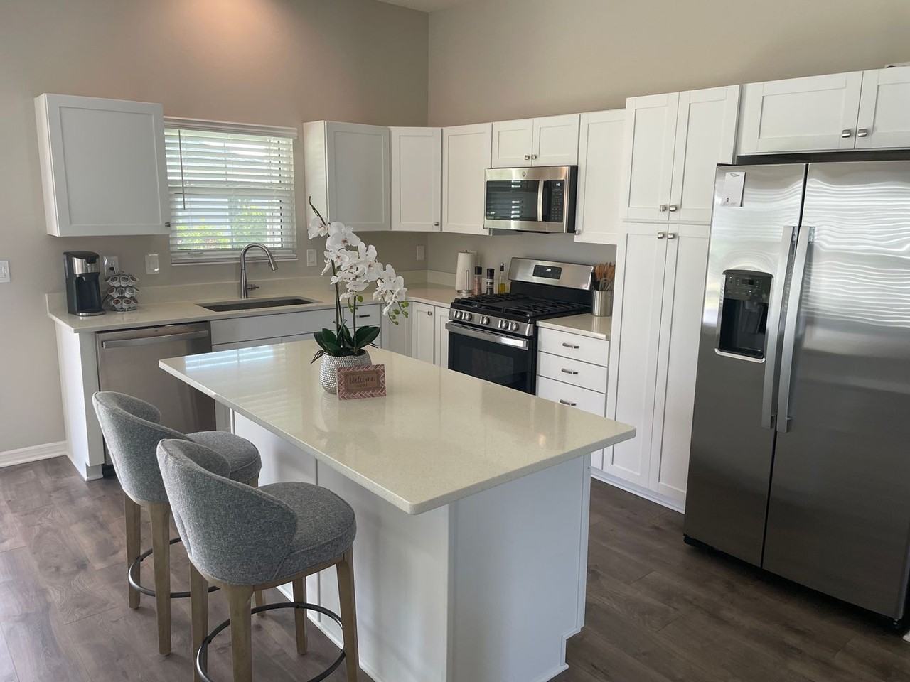 1750 Debellis Ln - Photo 4 of 34