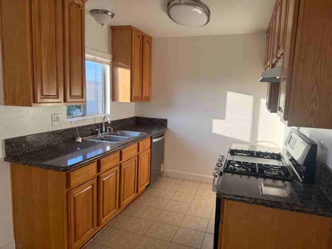 16811 Hoskins Ln - Photo 7 of 13