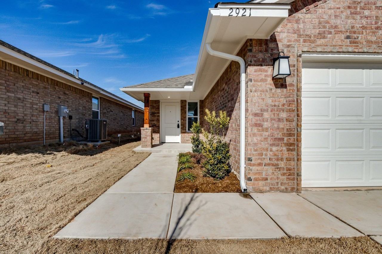 2921 Nw 196th Pl - Photo 2 of 27