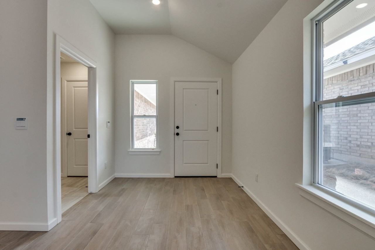 2921 Nw 196th Pl - Photo 4 of 27