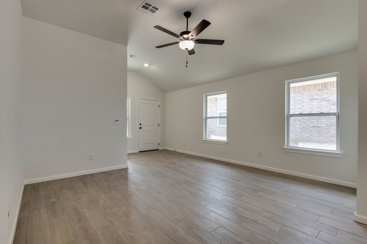 2921 Nw 196th Pl - Photo 6 of 27