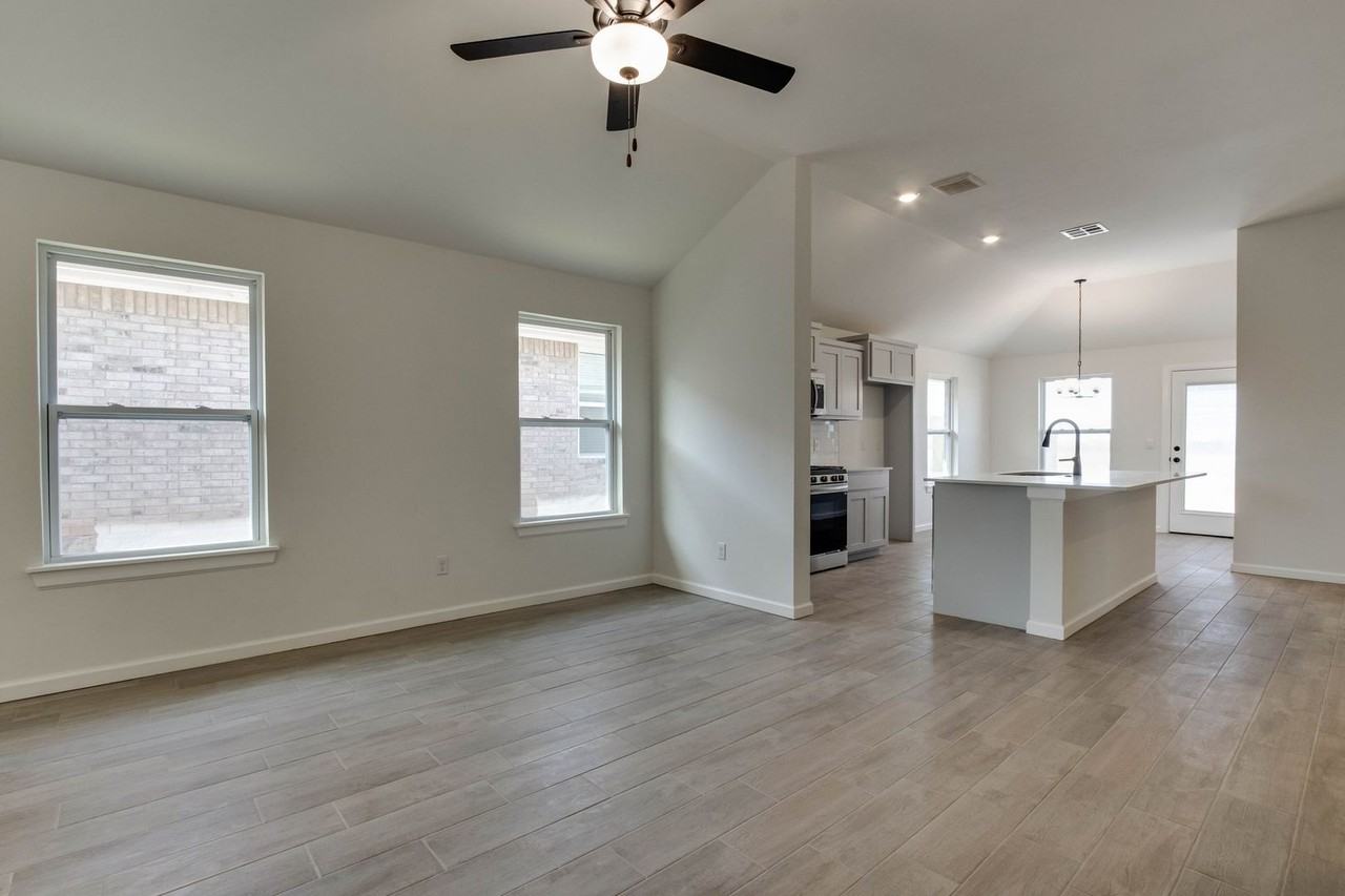 2921 Nw 196th Pl - Photo 7 of 27