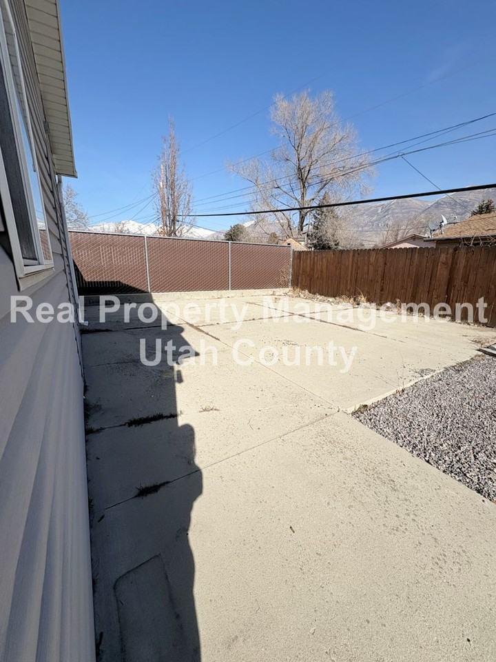 614 N 550 E - Photo 4 of 20