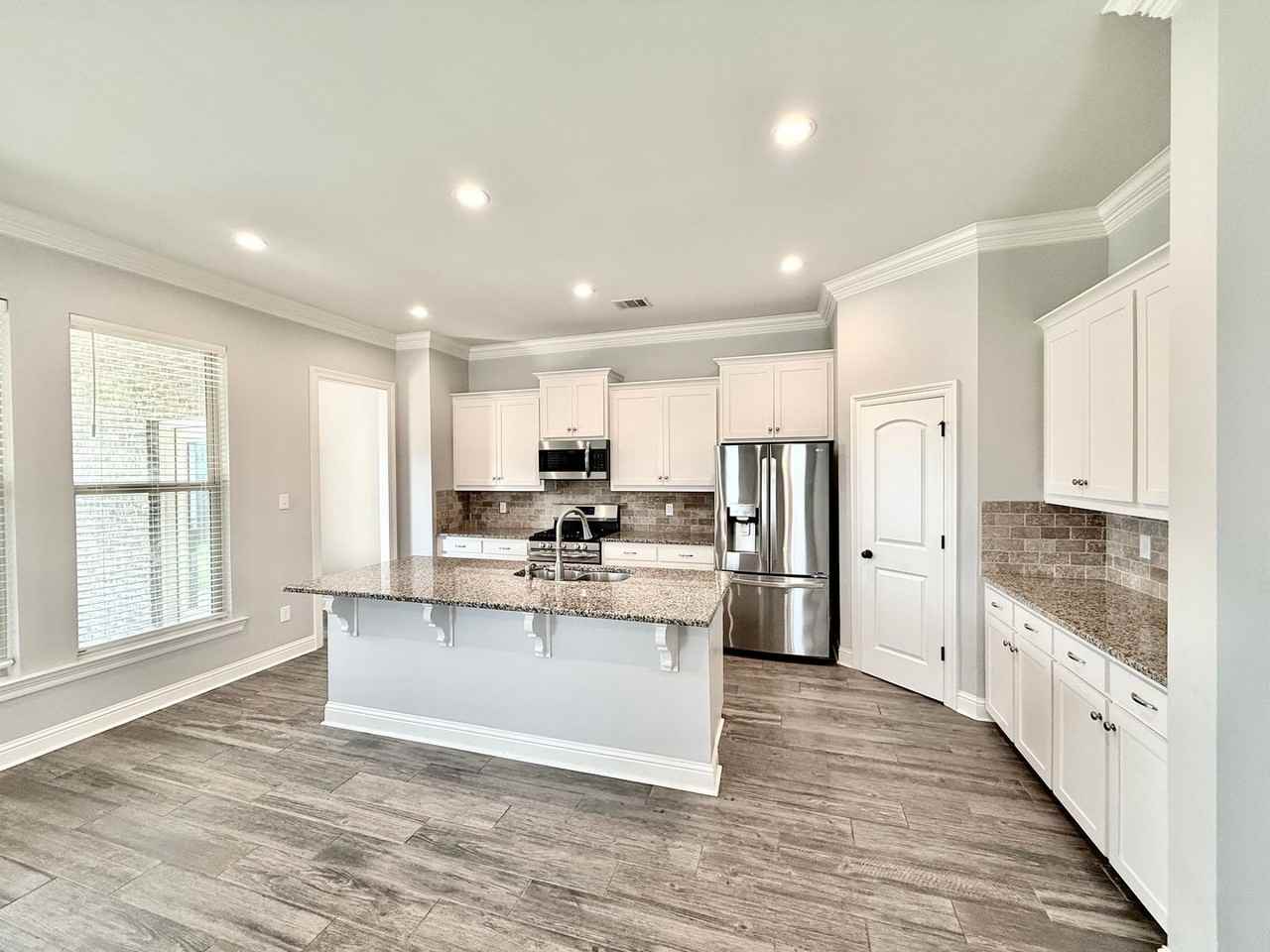 733 Elliston Dr - Photo 4 of 25