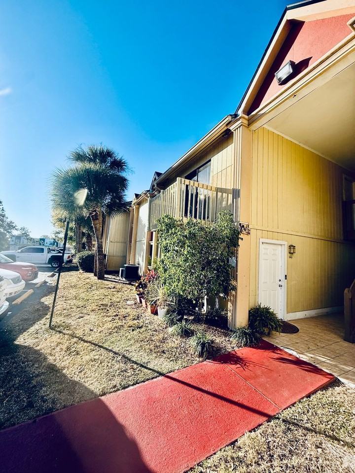 2101 Forest Knoll Dr Ne #206 - Photo 2 of 23