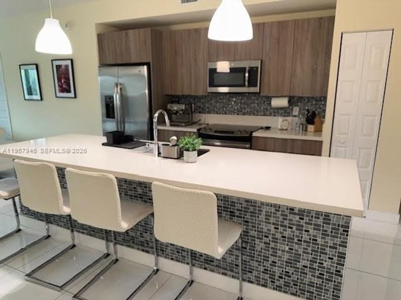 7805 Nw 104th Ave - Photo 5 of 16