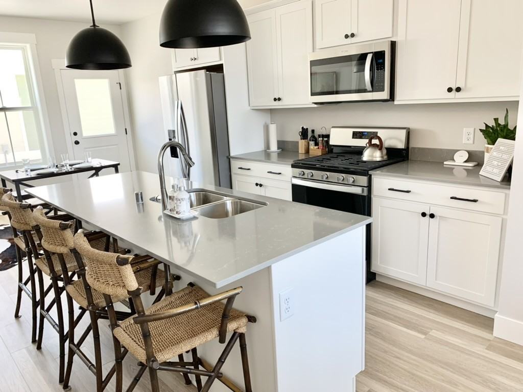 1663 St George Blvd - Photo 3 of 12