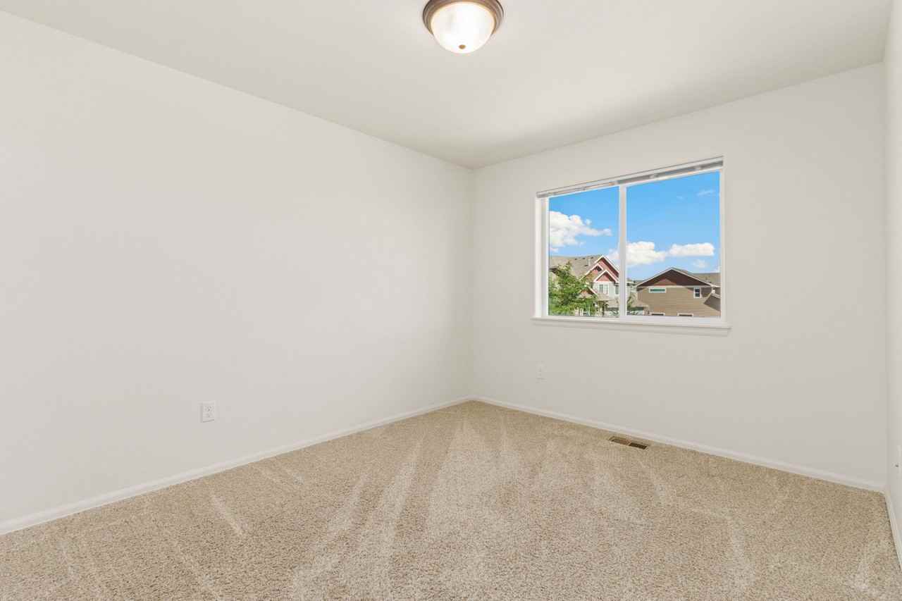 1097 Highline Ct - Photo 4 of 41