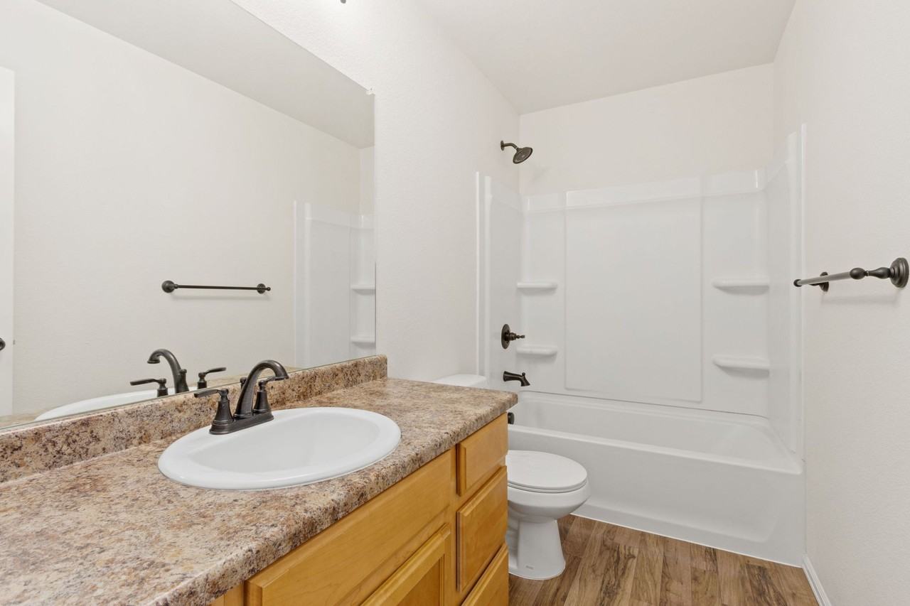 1097 Highline Ct - Photo 7 of 41