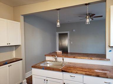 5225 Spruce St #2 - Photo 2 of 12