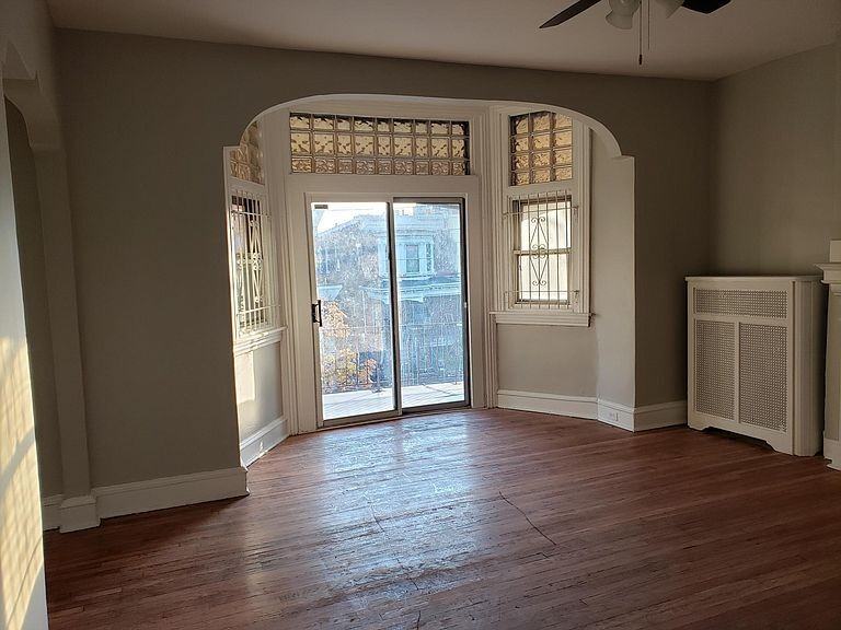 5225 Spruce St #2 - Photo 2 of 12