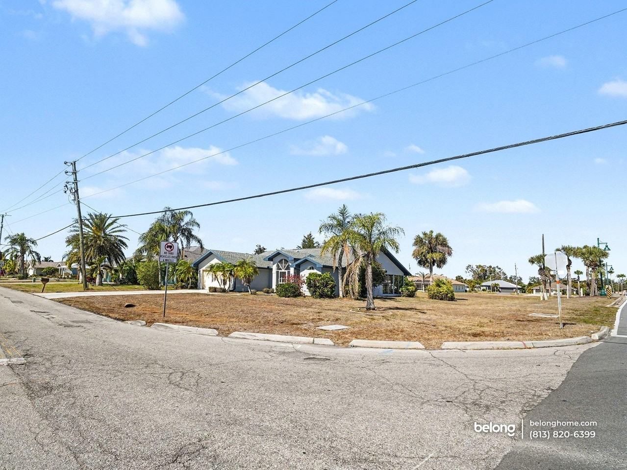 527 Rotonda Cir - Photo 4 of 20