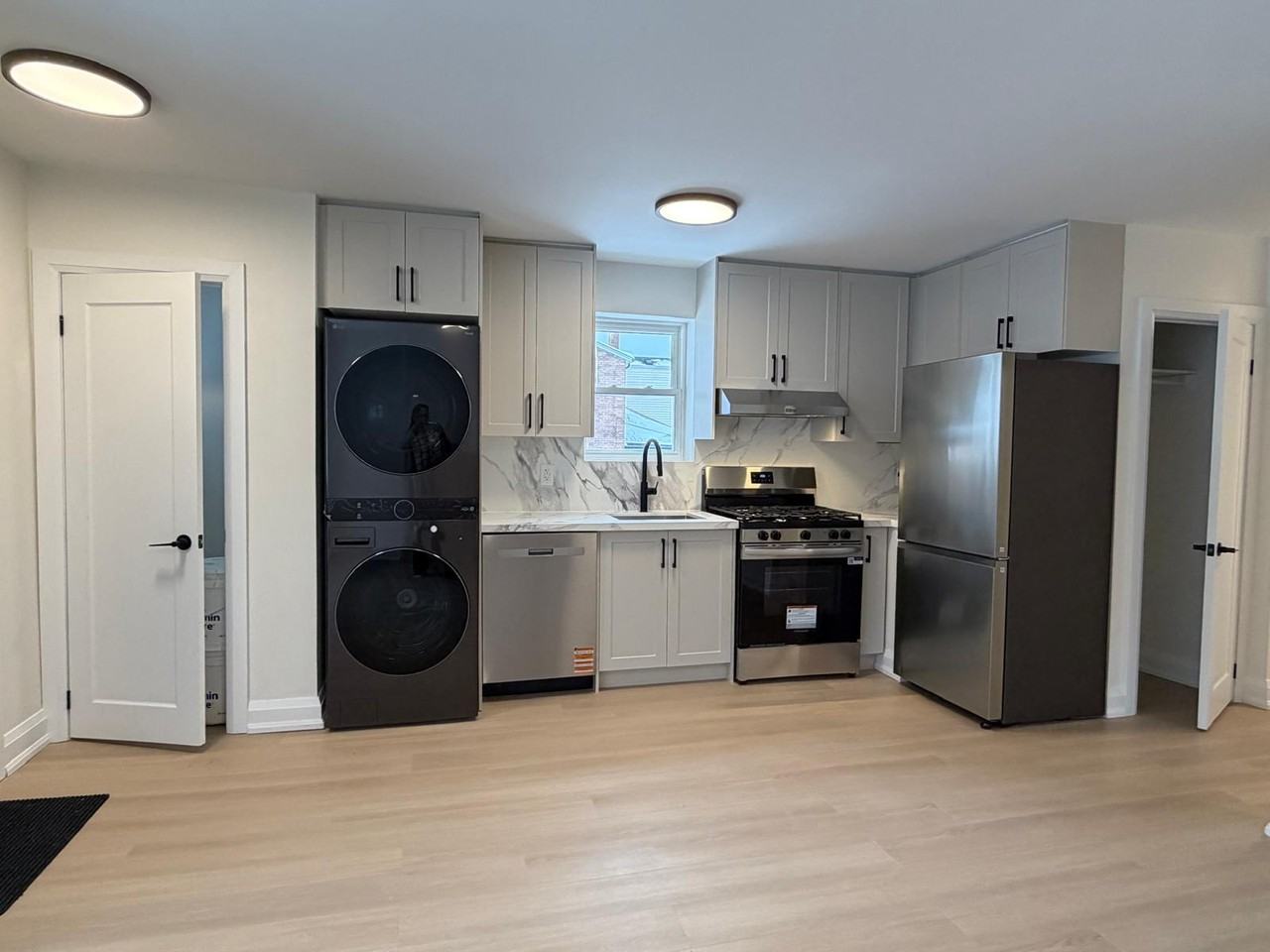 468 Lauder Avenue - Photo 4 of 25