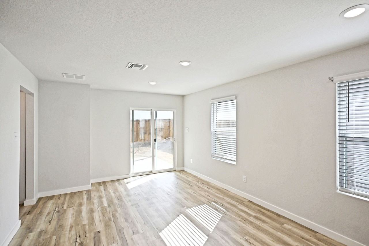 2561 Solon Ln - Photo 2 of 50