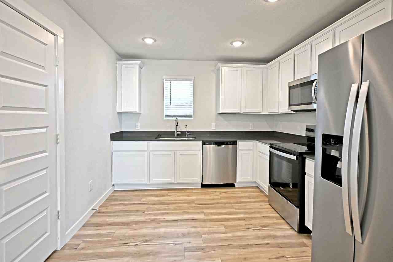 2561 Solon Ln - Photo 3 of 50