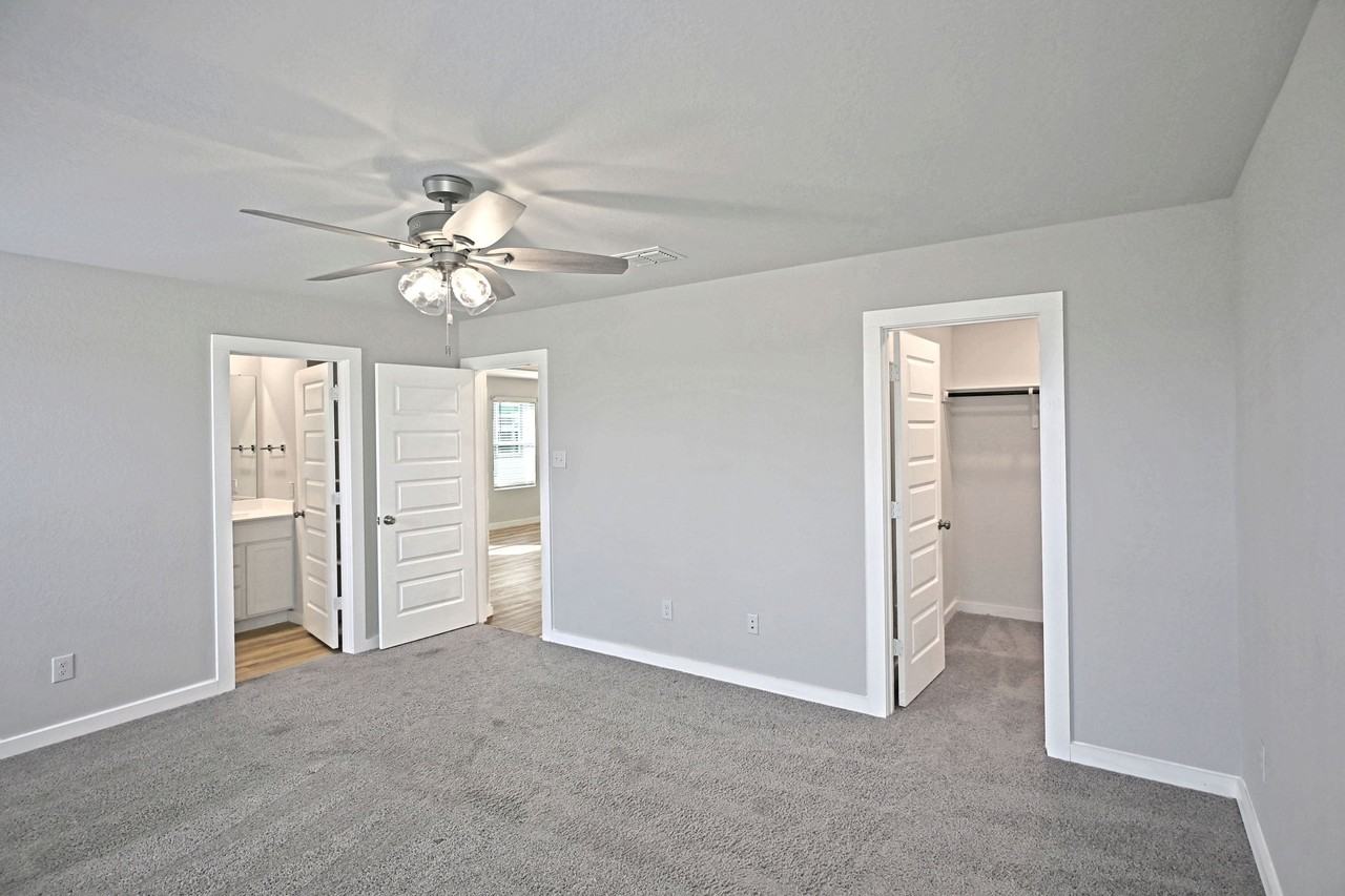 2561 Solon Ln - Photo 4 of 50