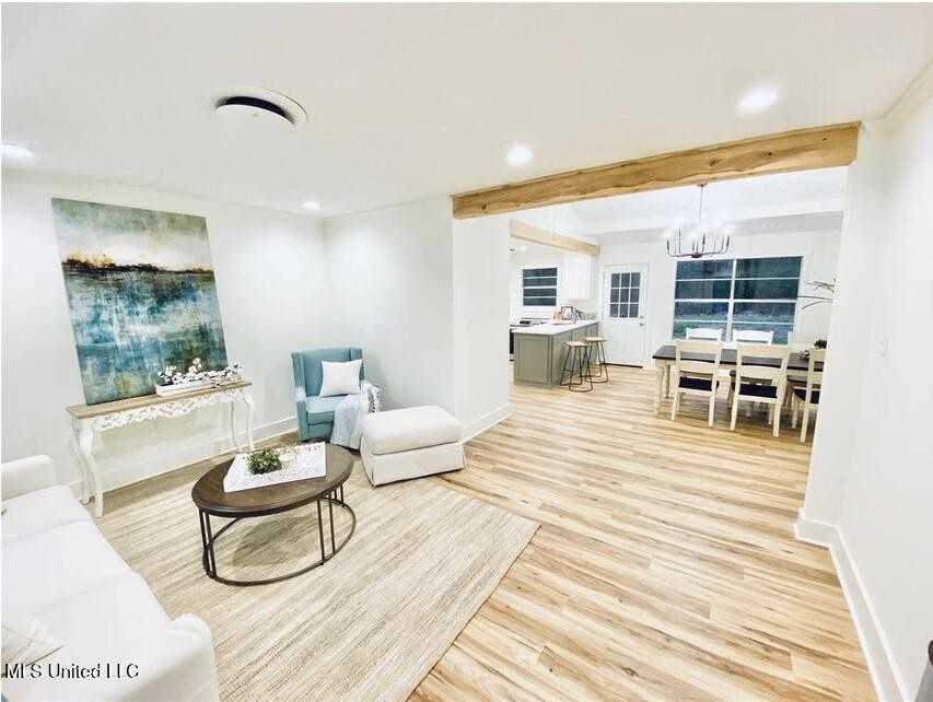 904 Oakhill Cir - Photo 7 of 10