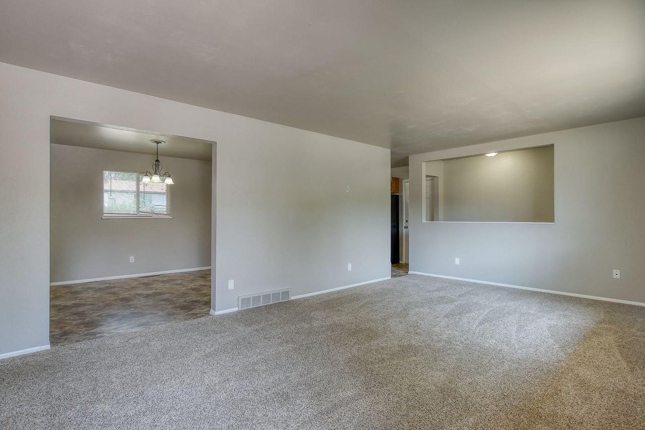 1614 Dixon Dr - Photo 6 of 42