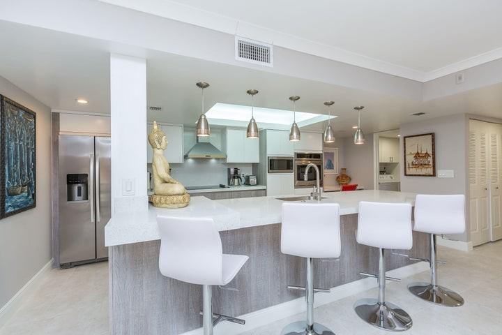 2455 Lindell Boulevard #3304 - Photo 4 of 9