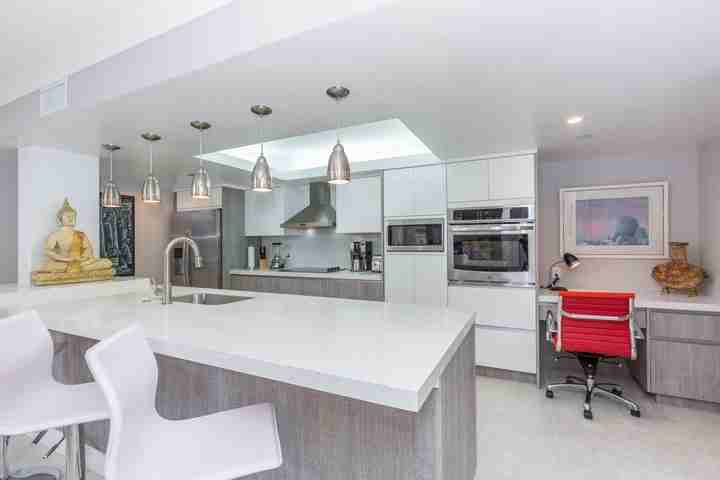 2455 Lindell Boulevard #3304 - Photo 5 of 9