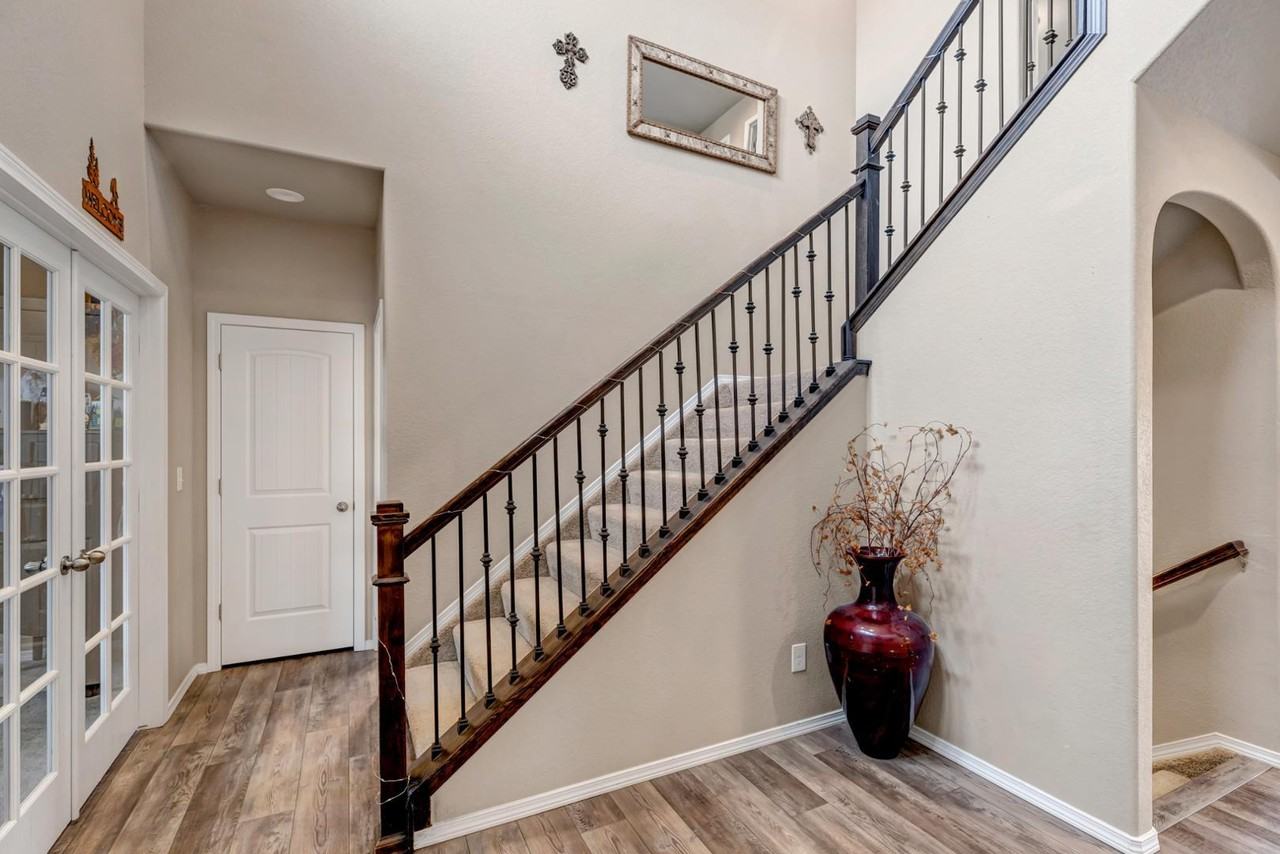 6354 Suncroft Ln - Photo 4 of 33