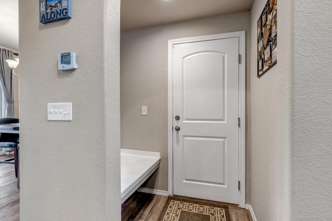 6354 Suncroft Ln - Photo 6 of 33