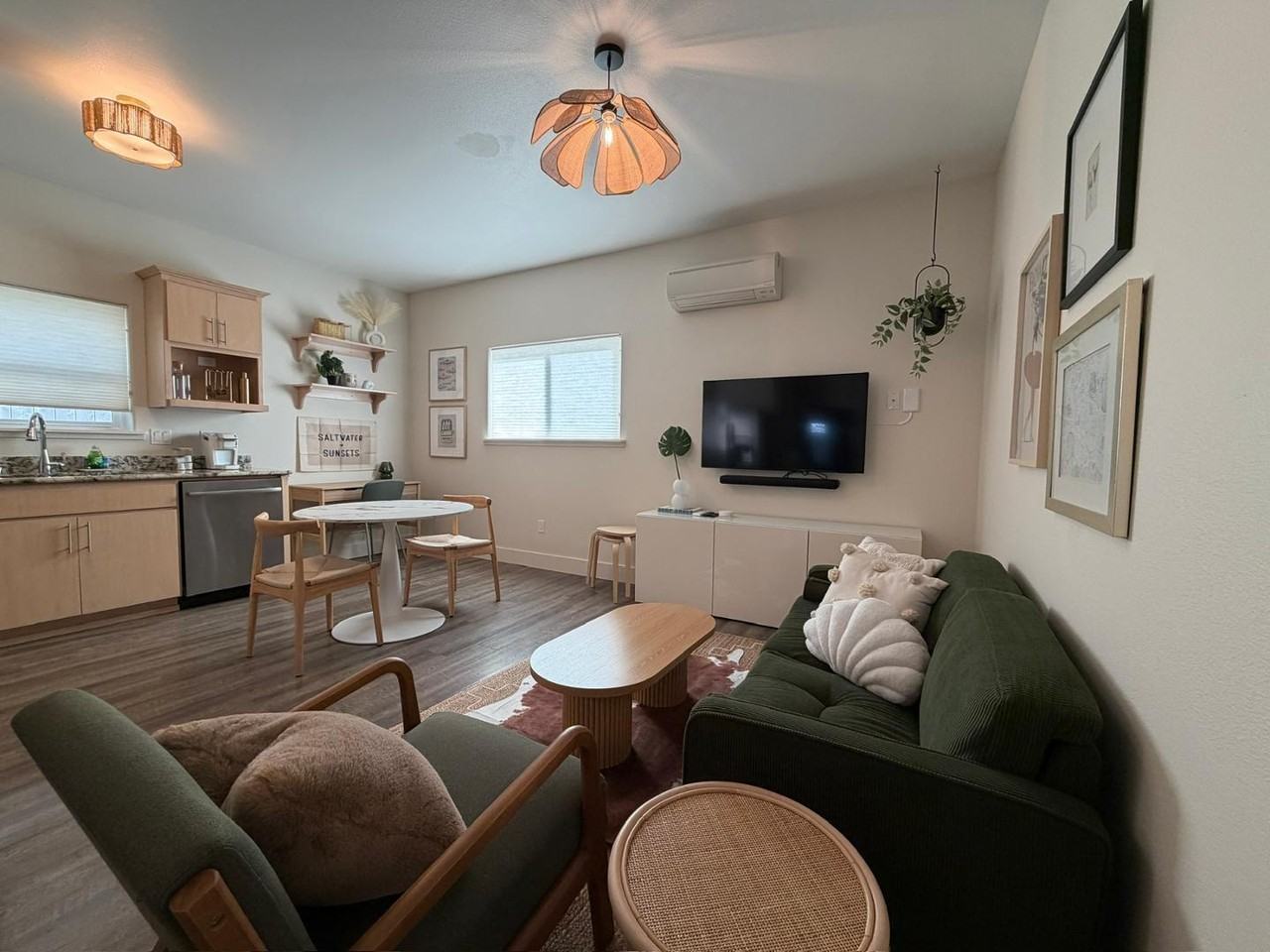 1012 Sw 11th St #B - Photo 2 of 26