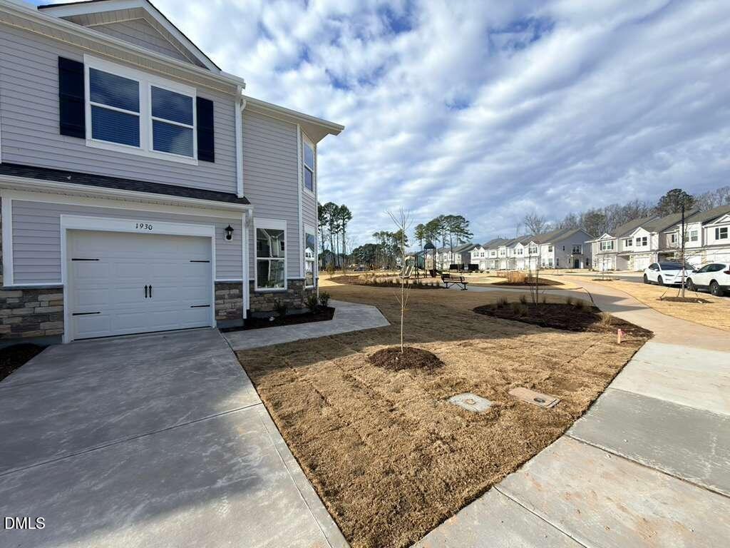 1930 Hinesley Dr - Photo 3 of 32