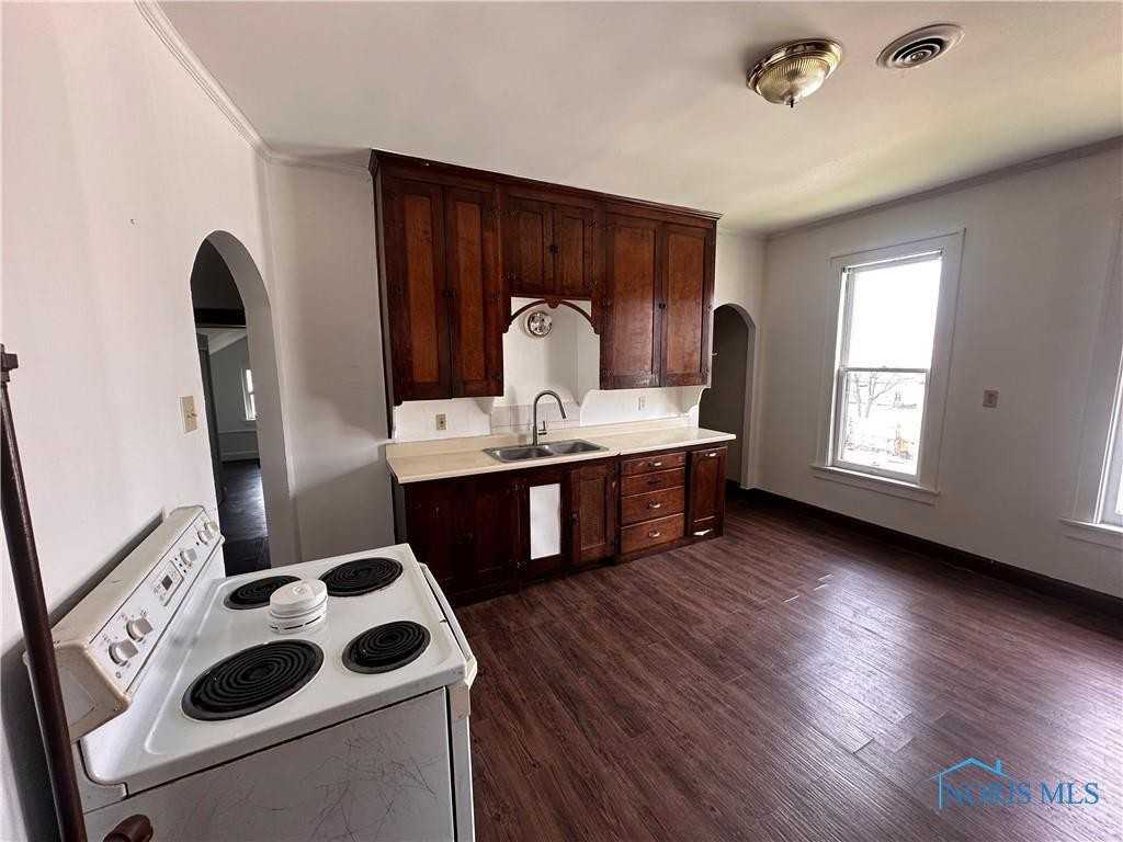 421 Walbridge Ave - Photo 5 of 14