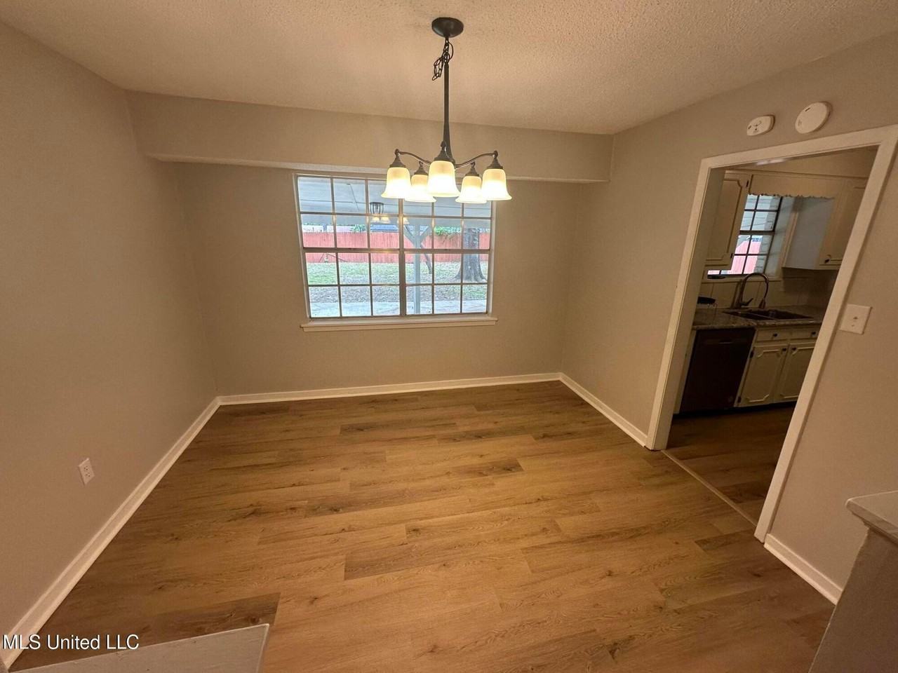 105 Poplar Dr - Photo 5 of 12