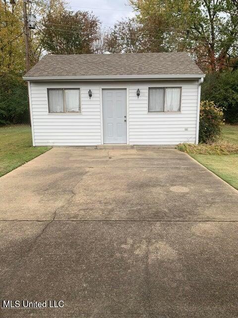 1598 Main St - Photo 2 of 10