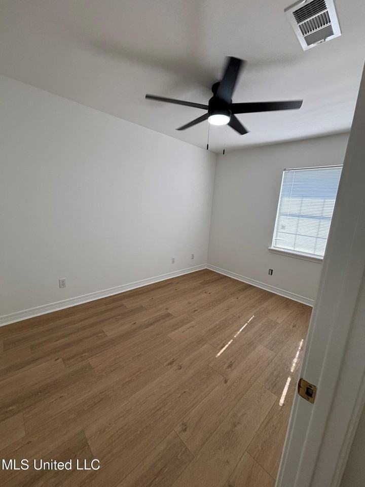 4502 Gex Rd - Photo 7 of 9