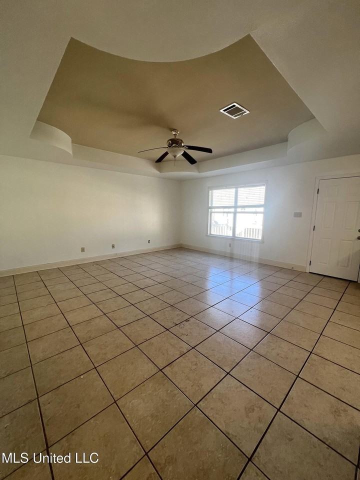 6156 E Madison St - Photo 3 of 24