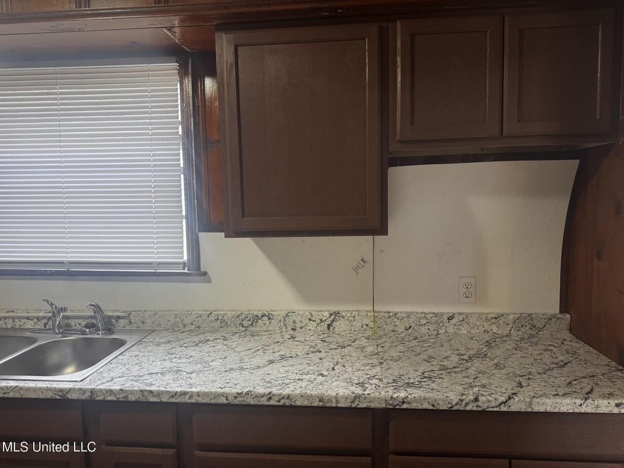 2239 Newport St - Photo 3 of 8