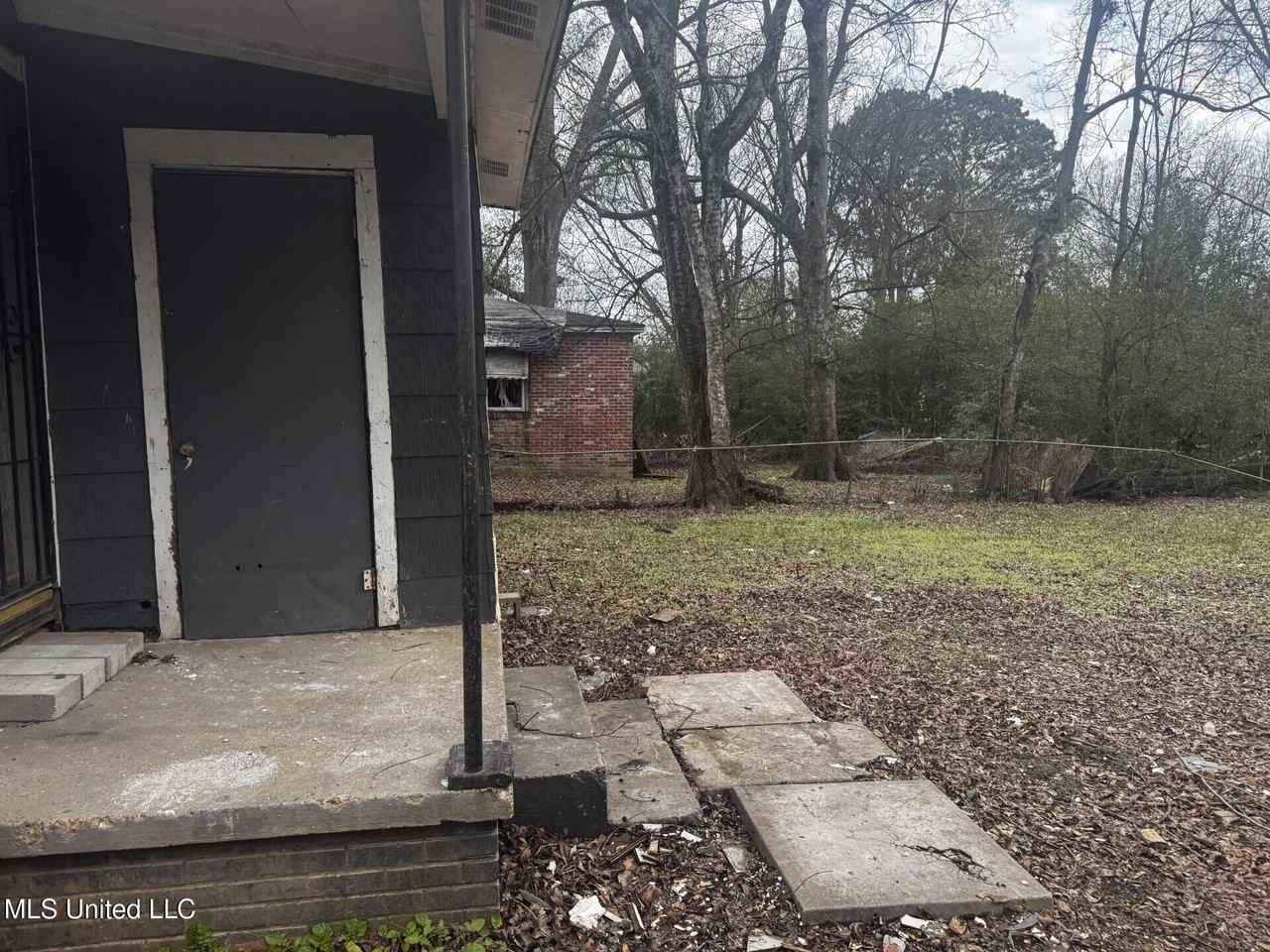 2239 Newport St - Photo 7 of 8