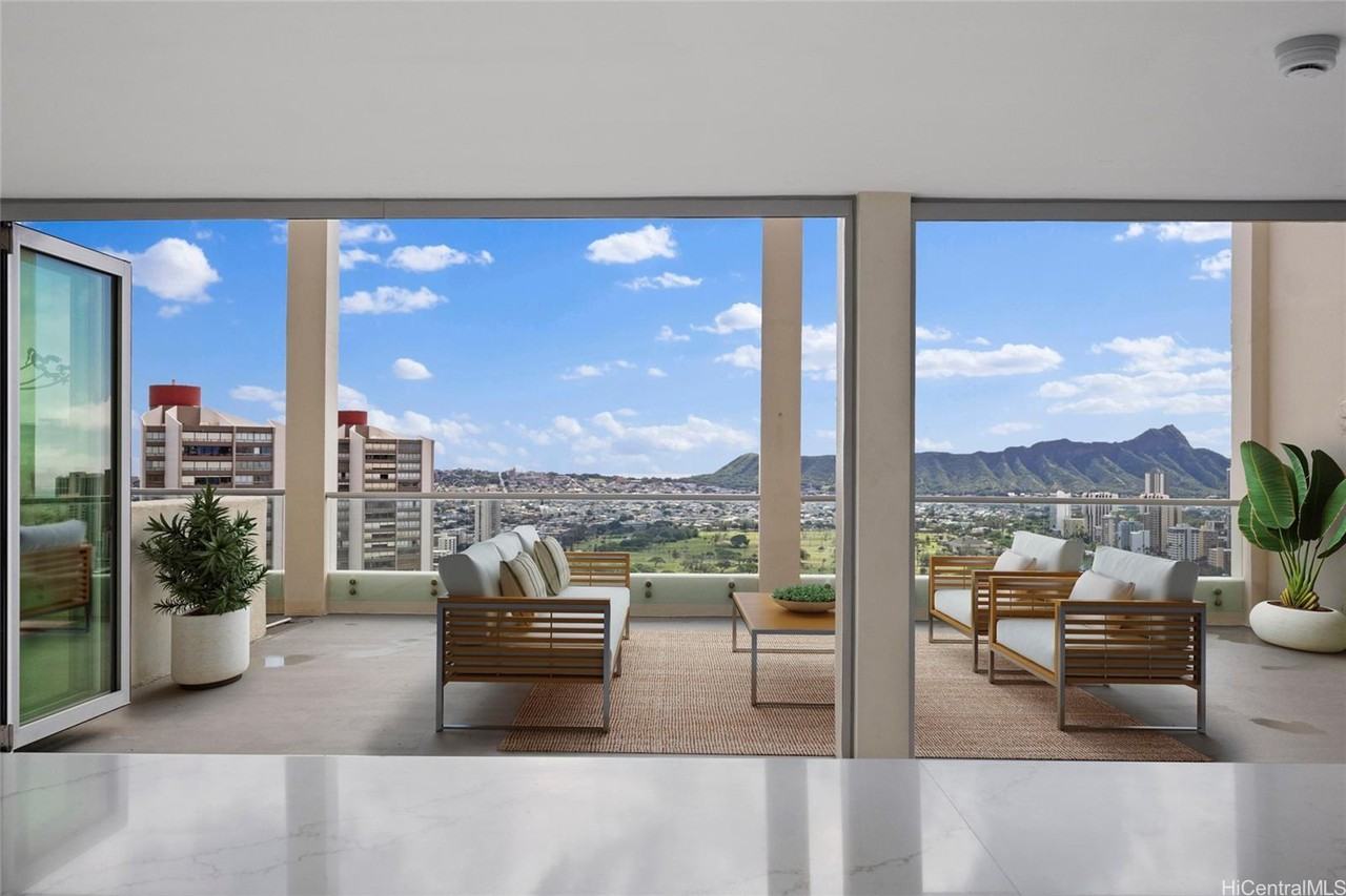 555 University Ave #1 - Photo 5 of 21