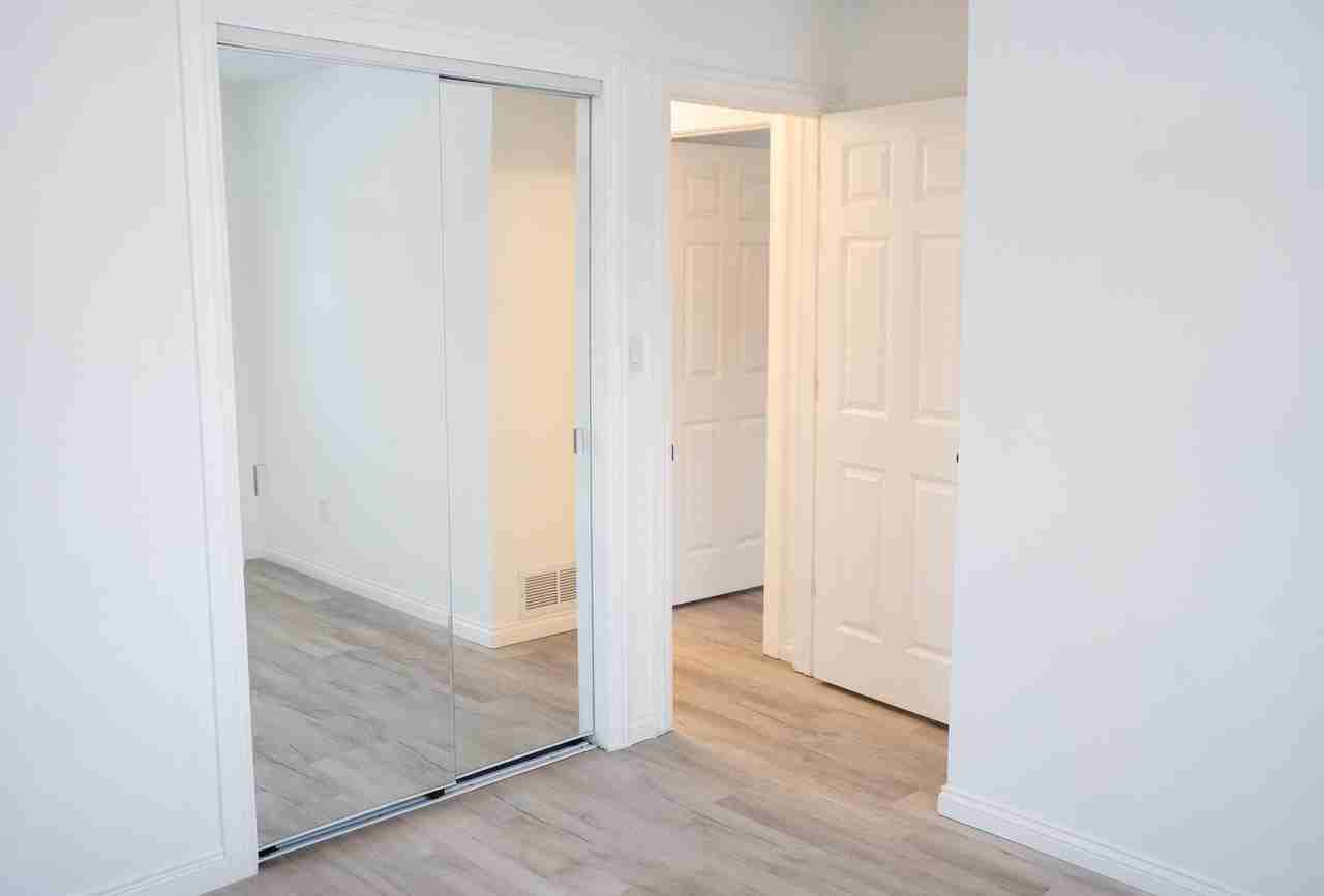 919 Seneca Dr - Photo 3 of 21