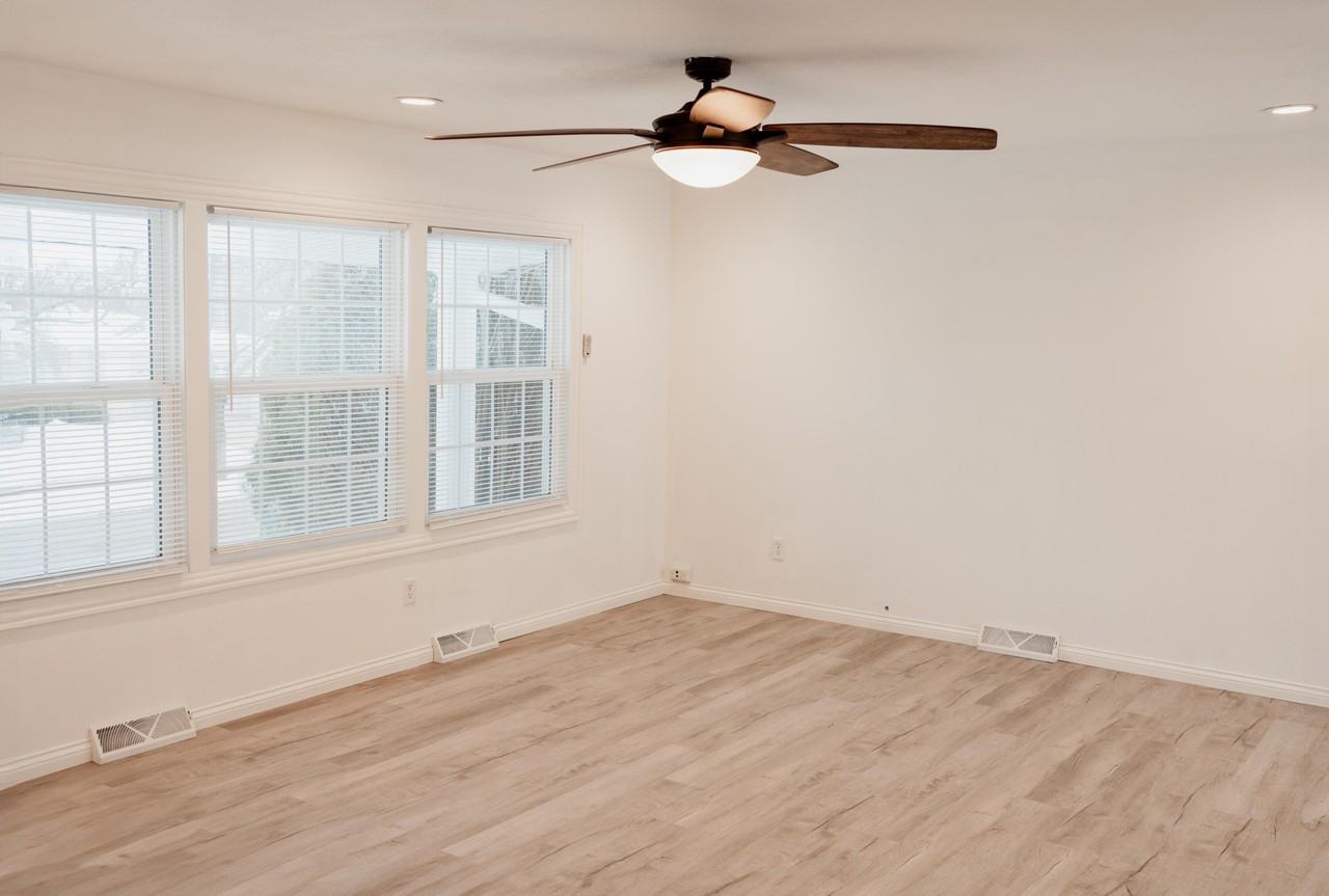 919 Seneca Dr - Photo 5 of 21