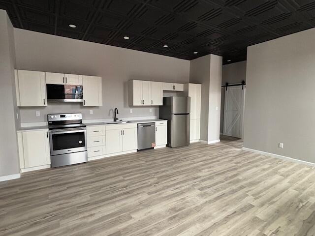 221 S Newton St #1 - Photo 2 of 8
