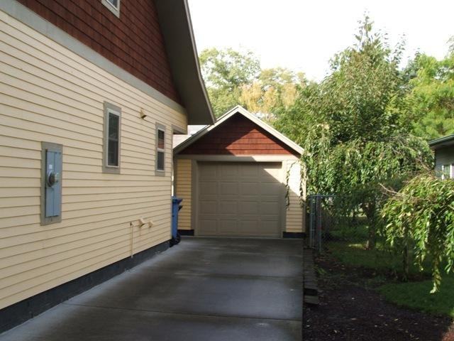 1805 Cottage St Ne - Photo 3 of 8