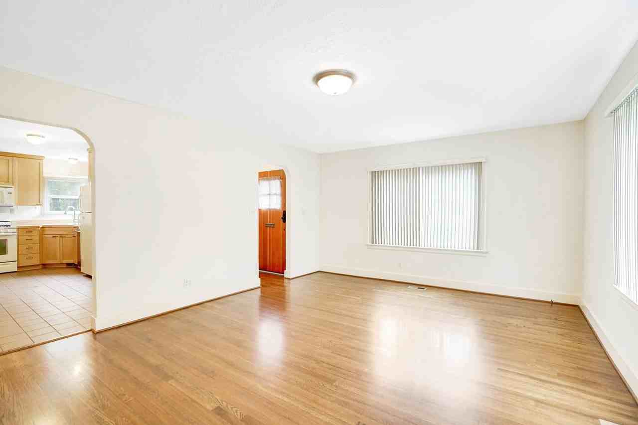 2020 John St S - Photo 5 of 32