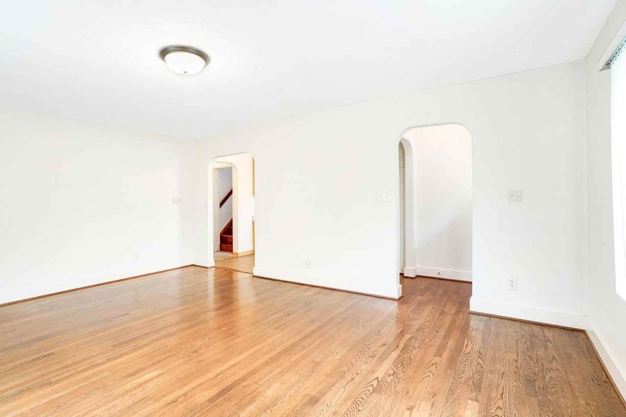 2020 John St S - Photo 6 of 32