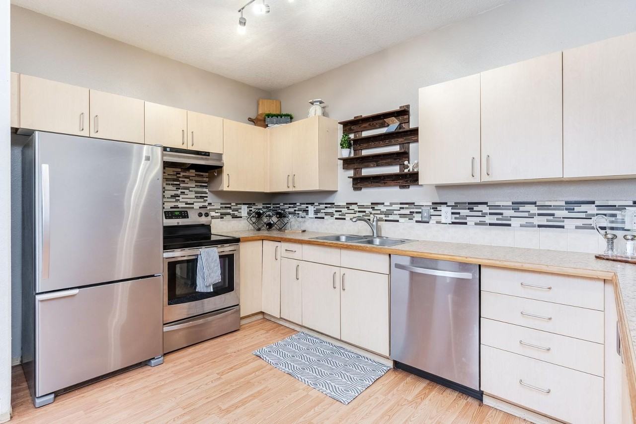 4904 Se 122nd Ave - Photo 3 of 46